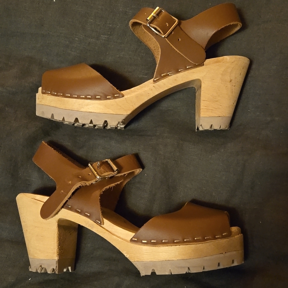 Mia Greta Clogs GUC $120 Size 36